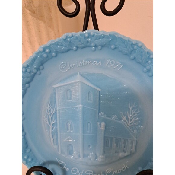 Vintage 1971 Blue Fenton The Old Brick Church Christmas Plate  8" - Picture 3 of 4